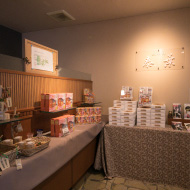 Reception desk & souvenir shop