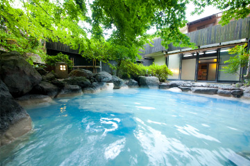 Large public bath, outdoor hot spring 