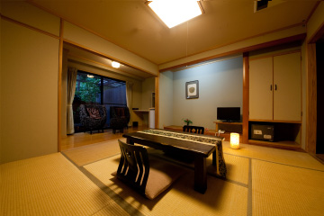 Japanese room in hotel complex, with a private hot spring (8 tatami-mats size)